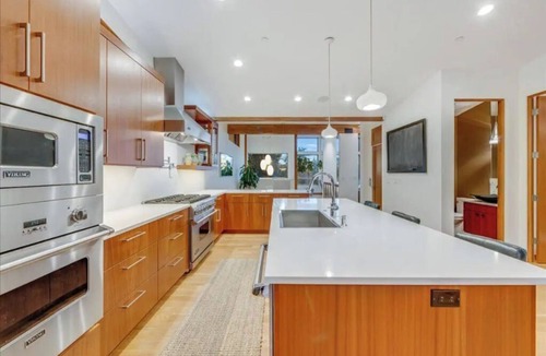 Southwest Hills House | Modern Professional