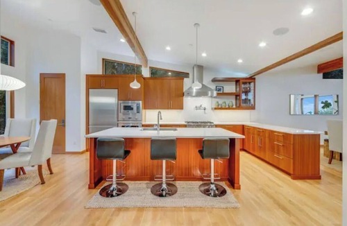 Southwest Hills House | Modern Professional