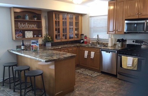 Kenosha House | Modern! Professionally Cleaned, Self Check In - Sleeps 10