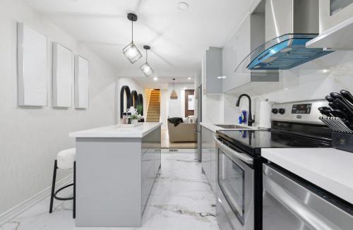Downtown Toronto Apartment | Modern Queen West Retreat Massive Patio 65 TV