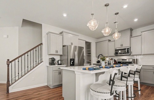 Charlotte House | Modern Quiet End-Unit 3BR Townhome