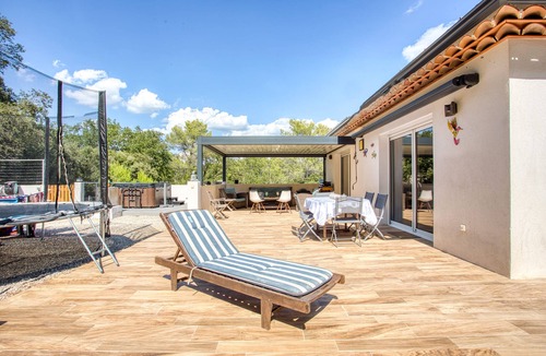 Trans-en-Provence Villa | Modern, quiet villa with superb black pearl pool