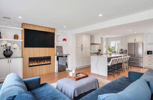 East Quogue House | Modern Quogue Escape with Pool & Pool House, Luxurious Indoor-Outdoor.