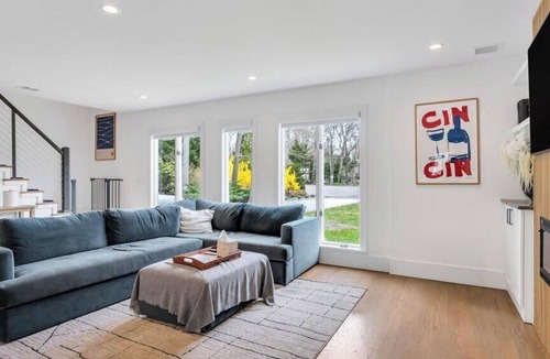 East Quogue House | Modern Quogue Escape with Pool & Pool House, Luxurious Indoor-Outdoor.