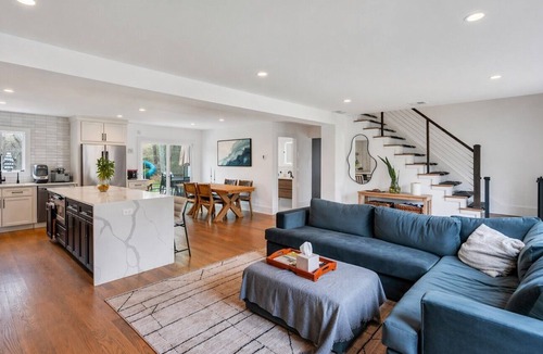 East Quogue House | Modern Quogue Escape with Pool & Pool House, Luxurious Indoor-Outdoor.