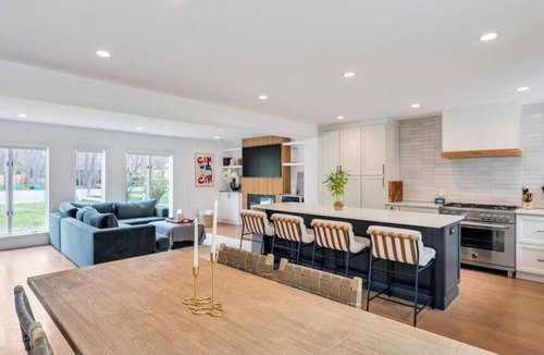 East Quogue House | Modern Quogue Escape with Pool & Pool House, Luxurious Indoor-Outdoor.