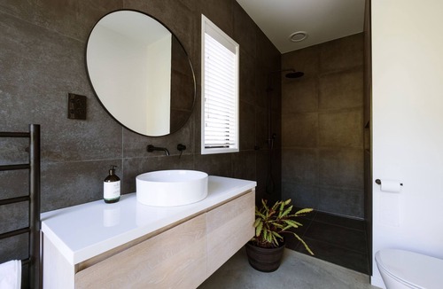 Raglan House | Modern Raglan Hideaway