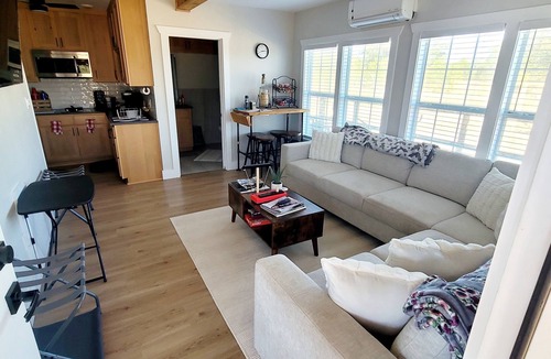 La Grange House | Modern Ranch Bungalow Near Roundtop w/Pond