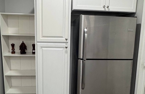 Redlands House | Modern Redlands Guesthouse| Kitchen| Private Entry