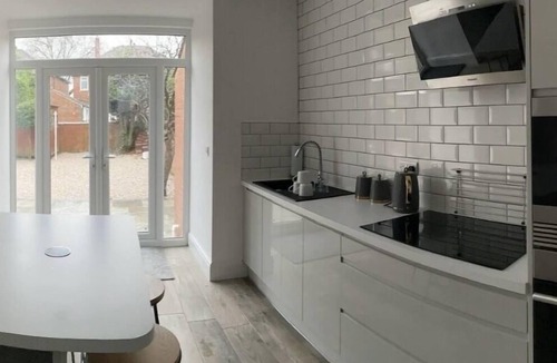 Doncaster House | Modern Refurb *Free Parking*Racecourse* A1 & M18.