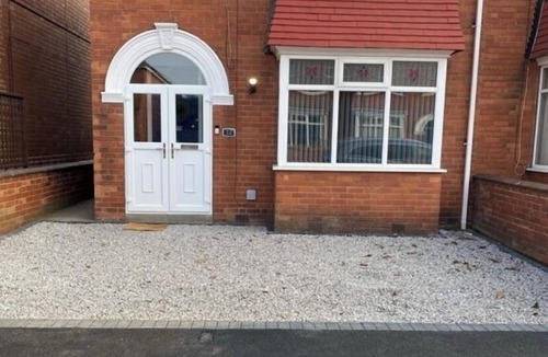 Doncaster House | Modern Refurb *Free Parking*Racecourse* A1 & M18.