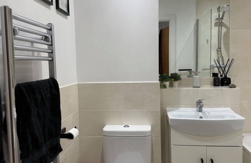 Stevenage Apartment | Modern Refurbished Apt in Stevenage Town Centre