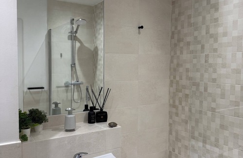 Stevenage Apartment | Modern Refurbished Apt in Stevenage Town Centre