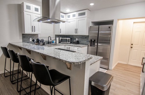 Dover Shores West House | Modern Relaxing Retreat w/Pool, Fire pit, Game room