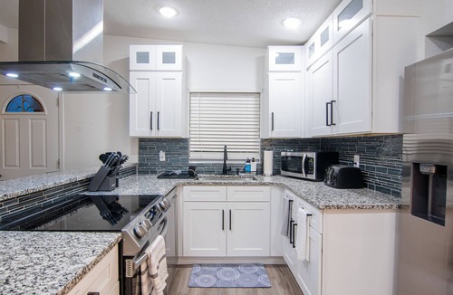 Dover Shores West House | Modern Relaxing Retreat w/Pool, Fire pit, Game room