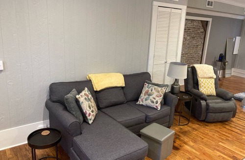 Midway Apartment | Modern Remodeled Downtown Midway Studio