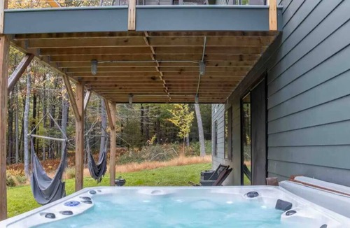 Olivebridge Cottage | Modern Remote Catskills getaway! Hot Tub & Views!