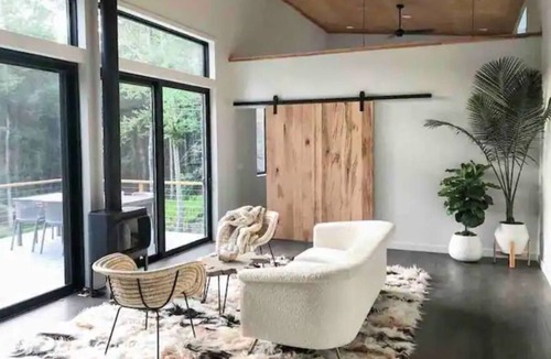 Olivebridge Cottage | Modern Remote Catskills getaway! Hot Tub & Views!