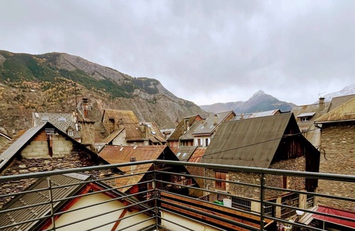 Le Bourg-d'Oisans Apartment | MODERN RENOVATED THREE BED DUPLEX APARTMENT - SLEEPS 8