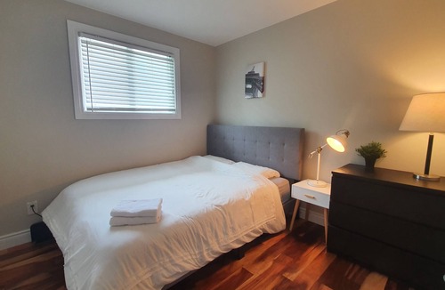 Kingston House | Modern & Renovated 3 Bedroom Private Unit - Fabulous Value