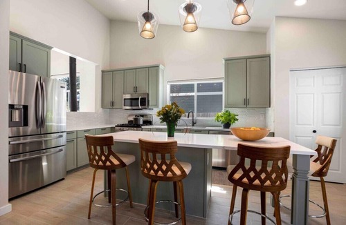 Ponderosa Trails House | Modern+Renovated+5 Mins from Polar Express+ Holiday Availability+Snow Bowl