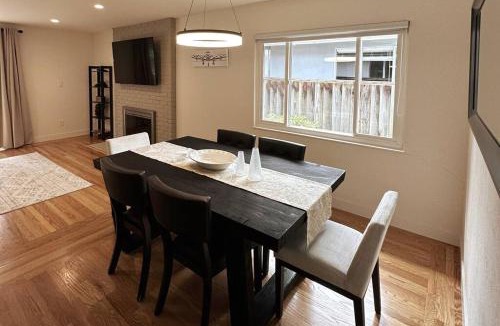 Santa Clara House | Modern, Renovated 5b/3ba near Apple, Kaiser