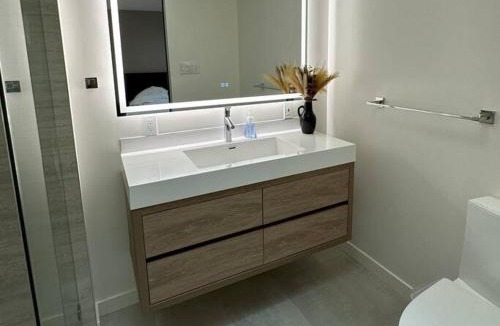 Santa Clara House | Modern, Renovated 5b/3ba near Apple, Kaiser