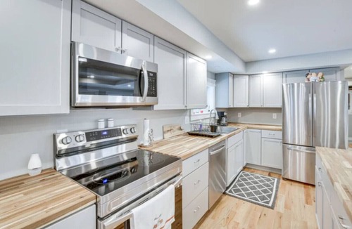 Bridgton House | Modern Renovated Farmhouse Peaceful Winter Stay