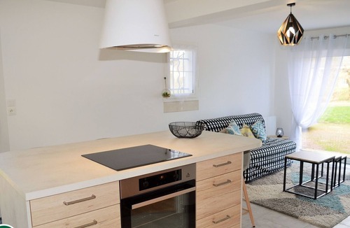 Amboise Cottage | Modern rental in Amboise with pool, garden, and wifi
