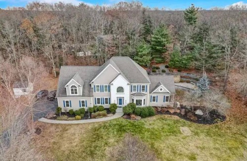 Norfolk House | Modern Residence 6 miles from Gillette