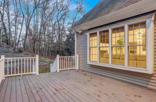 Norfolk House | Modern Residence 6 miles from Gillette