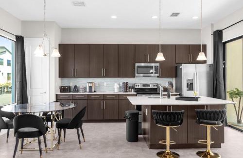 Loughman Villa | Modern resort style retreat with great amenities