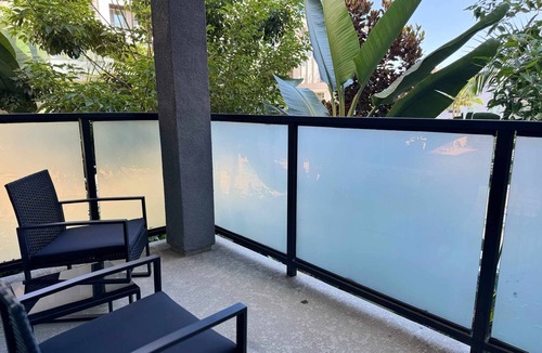 Lyon Street Apartment | Modern Retreat 10 Min from Disneyland W/Pool&Gym