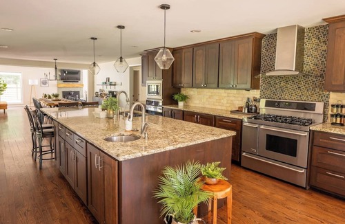 Ravenna House | Modern Retreat | 15 Guests | Theater | Rock Wall | Hot Tub | Fenced Yard | Sport Court | Kent State