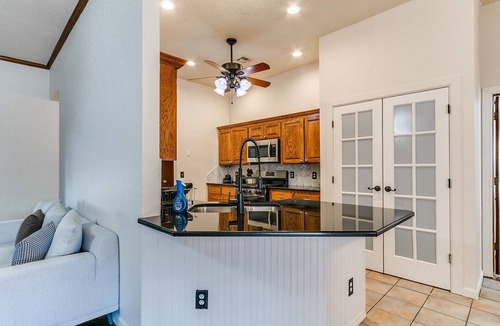 South Oklahoma City House | Modern Retreat: 4 King Beds & Office