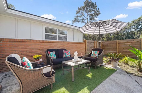 Savannah House | Modern Retreat - 9 Miles to Downtown - Game room