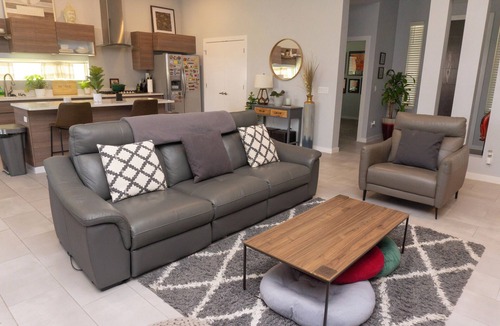 Horizon City House | Modern Retreat by Golf Course - 3 Bedrooms & Office Space