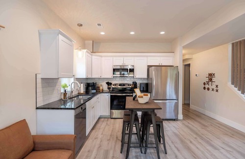 Post Falls House | Modern Retreat | Game Room, Breweries & Fun