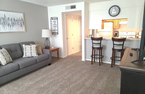 West Old Town Apartment | Modern Retreat, near Old Town