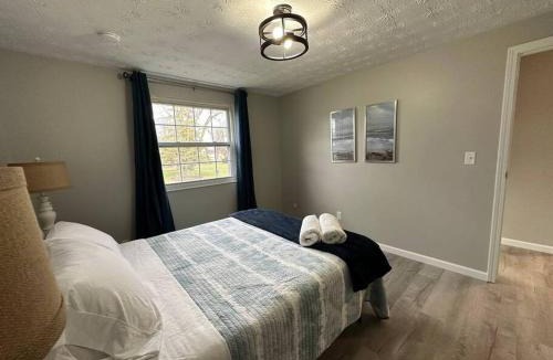 Englewood House | Modern Retreat - Newly Remodeled Gem