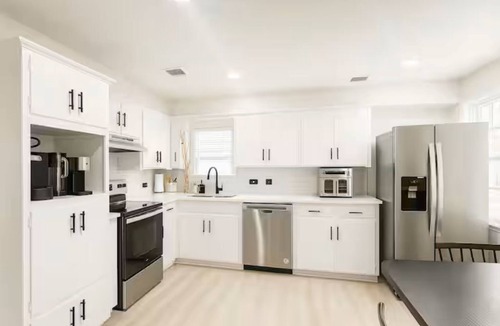 Central Oklahoma City House | Modern Retreat Spacious Rooms Group Friendly