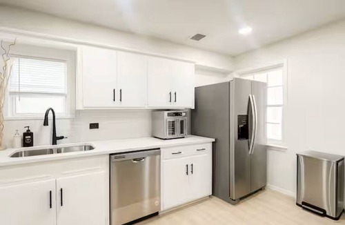Central Oklahoma City House | Modern Retreat Spacious Rooms Group Friendly