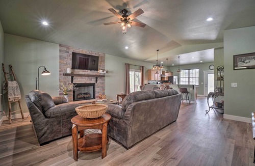 Cotter House | Modern Retreat w/Deck: Walk to White River!