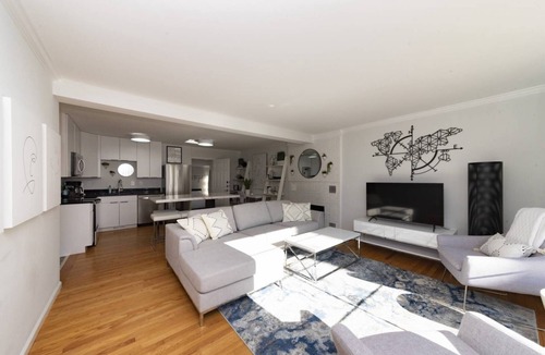 Epping Forest House | Modern Retreat w/Fire Pit & Parking