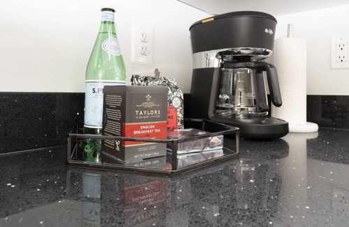 Epping Forest House | Modern Retreat w/Fire Pit & Parking