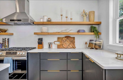 Detroit - Shoreway House | Modern Retreat w/Pickleball, Sauna + Hot Tub