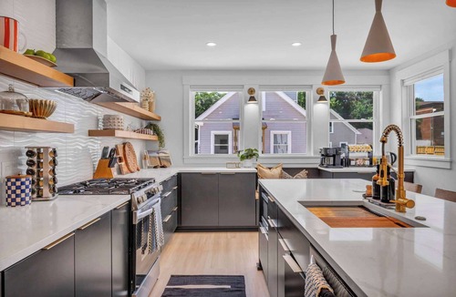 Detroit - Shoreway House | Modern Retreat w/Pickleball, Sauna + Hot Tub