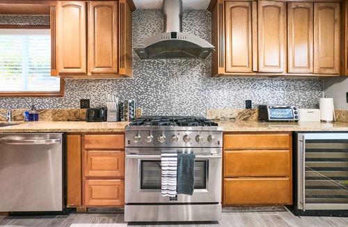 Southwest Anaheim House | Modern Retreat w/Private Spa, Arcade, Playground, Disney, Convention & Beaches