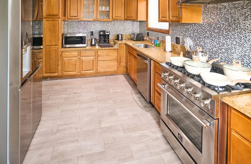 Southwest Anaheim House | Modern Retreat w/Private Spa, Arcade, Playground, Disney, Convention & Beaches