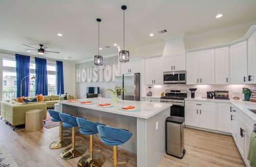 Greater Third Ward House | Modern Retreat w/Rooftop Cinema